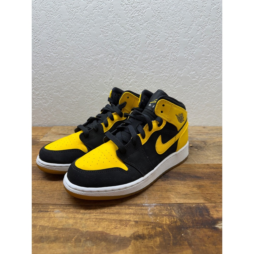 Jordan 1 Mid New Love 2017 Black Yellow Sneakers 554725-035 Mens 5Y Kids